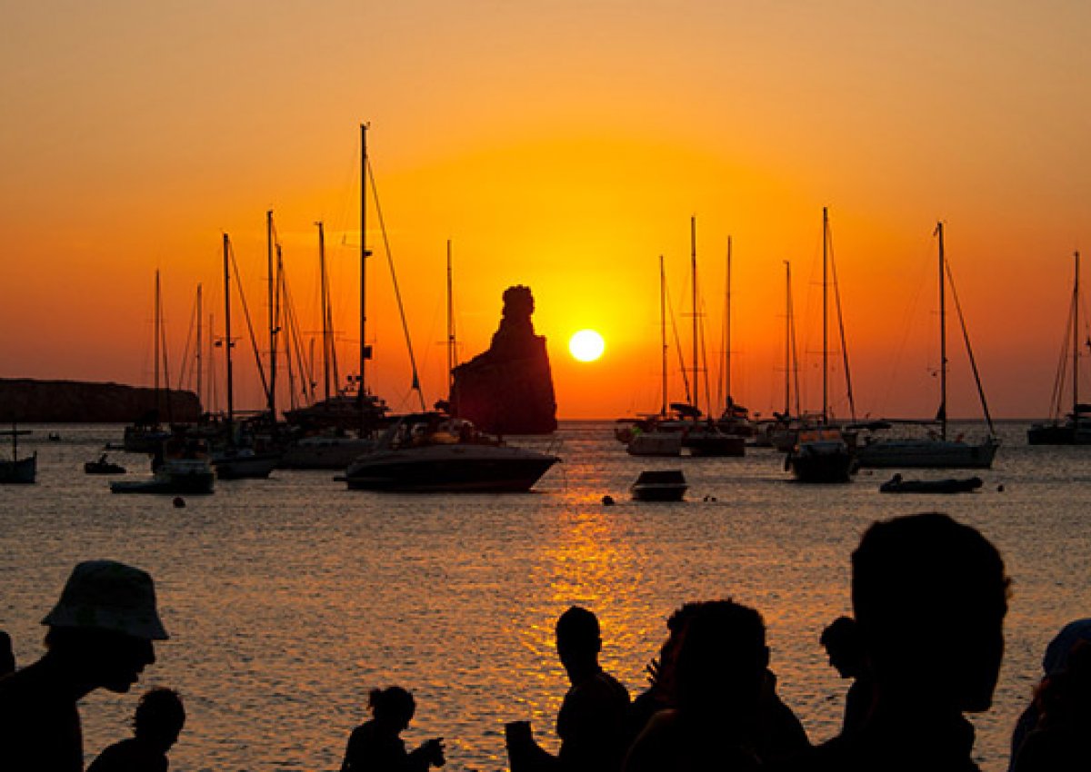 Las mejores puestas de sol desde tu barco en Ibiza