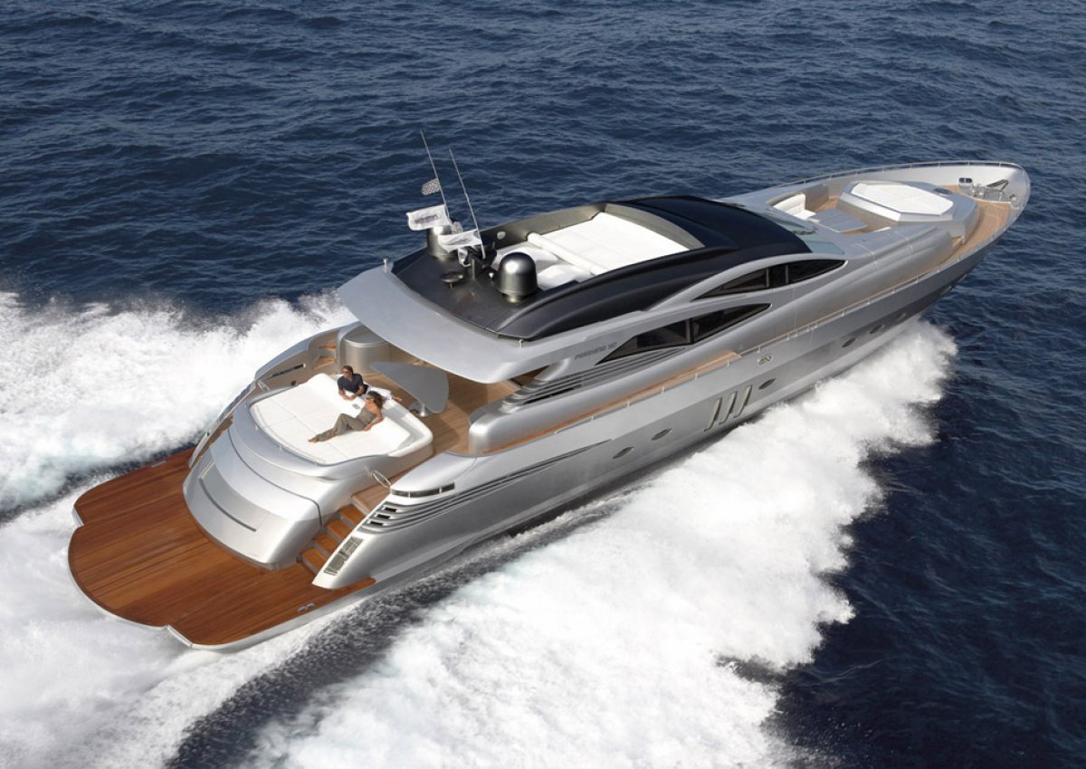 Discover elegance on board: luxury yachts to fall in love with