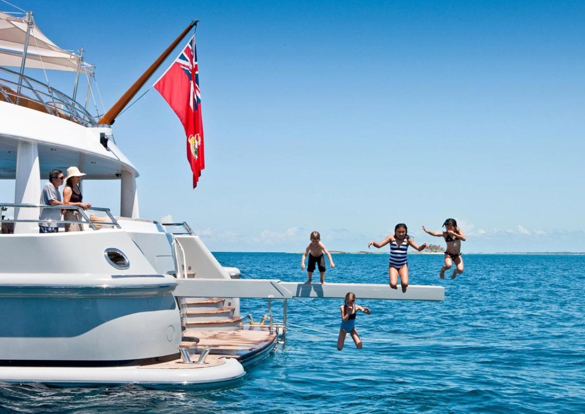 Sailing with children: safety and fun for families on board