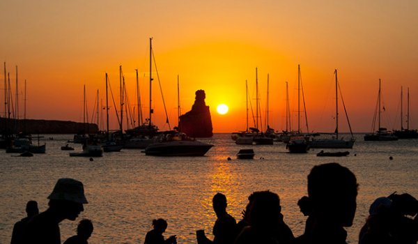 Las mejores puestas de sol desde tu barco en Ibiza
