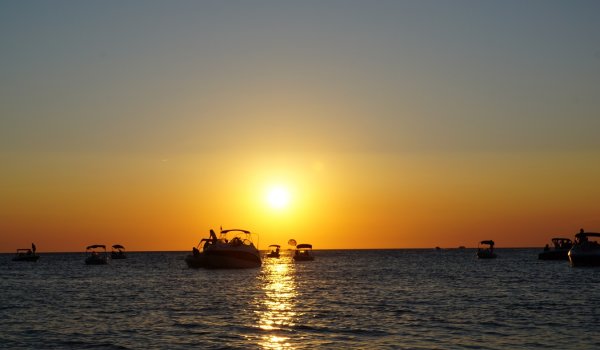 Maravillosos amaneceres desde tu barco en Ibiza