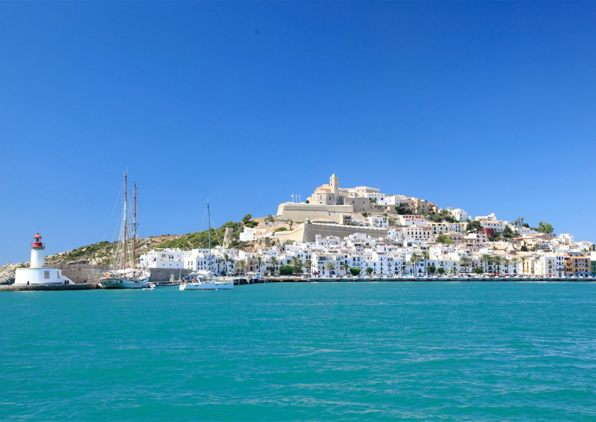 La Ibiza Medieval que puedes visitar al alquilar un barco