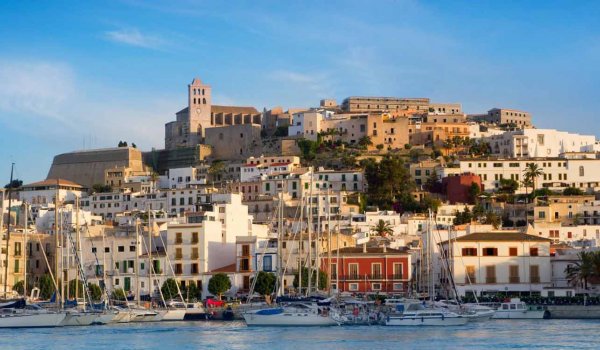 La Ibiza Medieval que puedes visitar al alquilar un barco