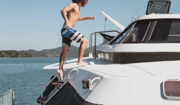 Reasons why you should sail around Ibiza