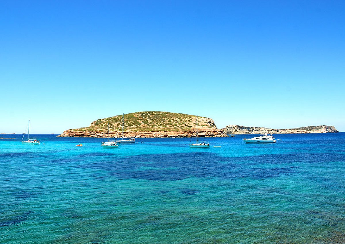 Ruta en barco por los islotes más bellos de Ibiza